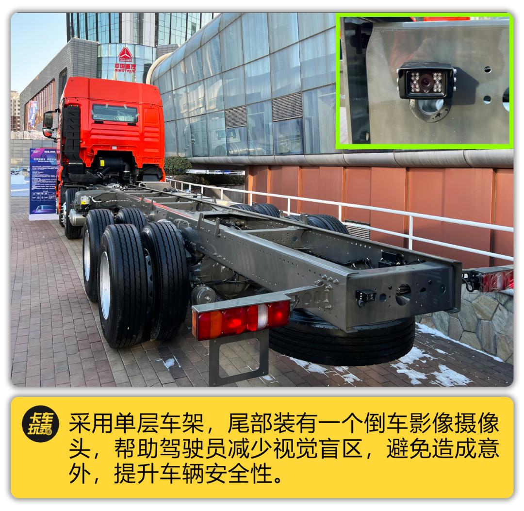 最新款重汽汕德卡内饰
