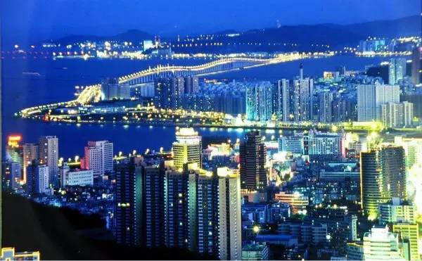 2025澳门开门原料免费,澳门，这座充满活力和魅力的城市，一直以来都是中国对外开放的重要窗口。随着时代的发展，这座城市的开放程度越来越高，未来的发展也备受瞩目。本文将探讨澳门在不久的将来，即2025年，如何进一步开放市场，特别是在原料市场方面的免费开放政策所带来的影响。