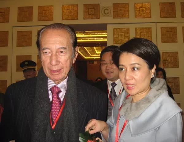 澳门一码一码100准确 官方,澳门一码一码精准预测，官方发布与公众信赖的交汇点