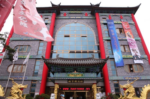 澳门王中王三中三资料揭秘,澳门王中王三中三资料揭秘，历史、文化、经济的多维解读