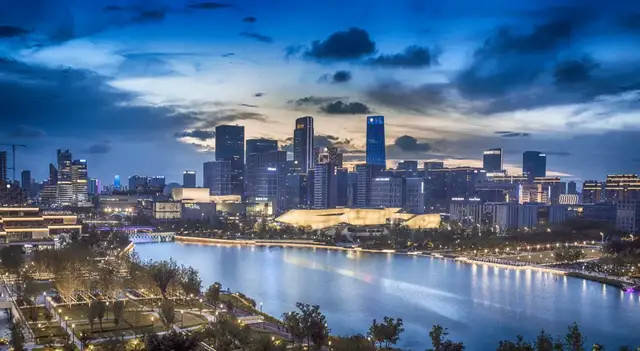 2025新澳门最准免费资料大全,澳门作为一个充满魅力的城市，一直以来都是人们关注的焦点之一。随着时代的发展，澳门也在不断发展和变化。本文将围绕澳门、免费资料等关键词展开，介绍澳门的历史背景、文化特色、经济发展以及旅游胜地等方面的内容，为读者带来一份全面的澳门资讯大全。同时，我们将重点关注澳门未来的发展，展望未来的澳门将会呈现怎样的面貌。